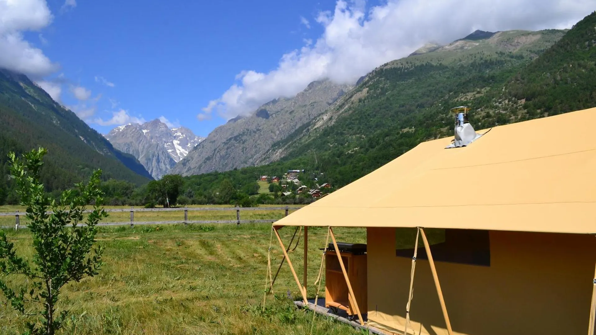 Huttopia Vallouise Campsite
